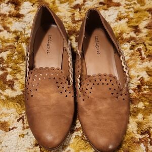 Indigo Women's Tan Scalloped Loafers